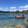 Am Auensee in Kissing suchten Rettungskräfte nach einem vermissten Badegast. 