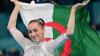 Kaylia Nemour feiert das erste olympische Turn-Gold für Afrika. Kaylia Nemour feiert das erste olympische Turn-Gold für Afrika.