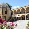 Alte Karawanserei und heute Touristenhotspot in Lefkoşa: Büyük Han.