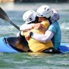 Gemeinsame Freude: Elena Lilik sprang zu Noah Hegge ins Wasser.