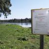 Das Gesundheitsamt Unterallgäu rät vom Baden im Schnerzhofer Weiher ab. Es besteht die Gefahr einer Vergiftung durch Blaualgen. 