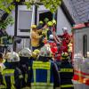 Am Mittwochfrüh konnten die Einsatzkräfte einige Personen aus dem eingestürzten Gebäude in Kröv befreien, darunter ein Kleinkind.