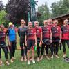 Die Oettinger Triathleten in Lauingen: (von links) Linda Simon, Simone Lechner, Bernd Koller, Beate und Wolf Otto, Markus Lutz, Martin Eichberger, Paul Lechner und Thomas Paus. Die Mittelstreckler waren zu der Zeit schon auf der Strecke.