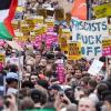 Der Organisation Stand Up to Racism zufolge gingen im ganzen Land etwa 25.000 Menschen gegen rechte Gewalt auf die Straße. (Archivbild)