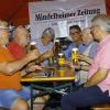 Ein Prosit auf Amberg: Bei der MZ-Landpartie wurde viel geredet, geratscht, gelacht und angestoßen. 