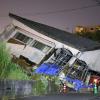 Südwestliche Präfektur Kagoshima in Japan: Blick auf ein eingestürztes Haus nach einem Erdbeben der Stärke 7,1.