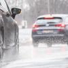 Bei Leipheim geriet ein Autofahrer bei Regen von der Fahrbahn ab, vermutlich war er zu schnell unterwegs.