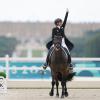 Jessica von Bredow-Werndl jubelt nach ihrem Ritt in Versailles auf ihrem Pferd Dalera über Dressur-Gold.