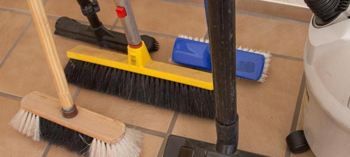 Streit um Frischluft eskaliert: Bewohner gehen mit Besenstiel aufeinander los