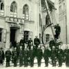 Leitertrupp der Freiwilligen Feuerwehr Lechhausen 1912 am Lechhauser Rathaus.