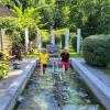 Kneippen bei der Naturtherme Bedernau: Das ist für Radlerinnen und Radler eine willkommene Abwechslung. 