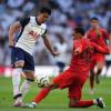 Zweikampf zwischen Bayerns Jamal Musiala (r) und Tottenham-Star Heung-Min Son.