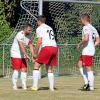 Steffen Schießle (links) lässt sich von Jonas Keller für seinen 1:1-Ausgleichstreffer gegen Baiershofen feiern. Rechts schließt sich der spätere Doppeltorschütze Valentin Schäffler den Glückwünschen an.