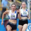 Anna Grasse (links) und Annika Knaus bei der 4x100-Meter-Staffel der U20.