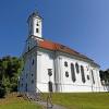 Schon vom weitem ist die Kirche auf dem Theklaberg in Welden gut zu erkennen. 