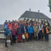 Die Teilnehmer der diesjährigen Fußwallfahrt von Egling nach Andechs bei der Ankunft am Kloster am Vortag von Christi Himmelfahrt.