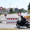 Derzeit ist die B2, die Ortsdurchfahrt von Kissing, vom Kreisverkehr im Norden nicht befahrbar. Dort wird der Fahrbahnbelag erneuert. 