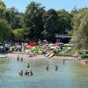 Nicht nur weit draußen auf dem See müssen die Kapitäne ein wachsames Auge haben, auch auf die vielen Schwimmer im Ammersee gilt es zu achten. 