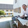 Der CSU-Bundestagsabgeordnete Alexander Engelhard in seiner Mühle in Attenhofen. Beim großen Hochwasser kam das Anwesen relativ glimpflich davon. 