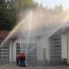 Ein Jugendlöschzug versuchte den Brand am Maschinenhaus zu stoppen.