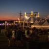 Bei bestem Wetter ist das Obstwiesenfestival 2024 gestartet. Am ersten Abend gab es wie immer erst mal Musik von DJ Roter Freibeuter, danach sorgten Django 3000 aus dem Chiemgau für allerbeste Gypsy-Partystimmung. Und weil der Donnerstag traditionell der Filmabend ist, wurde noch "Caveman" gezeigt – also großer Spaß zum Auftakt. 