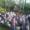 Pfarrer Heidingsfelder zelebrierte den Festgottesdienst zu Maria Himmelfahrt in der Krumbader Grotte.