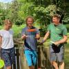 Steffen Wulf, Michael Kobella und Freundin Sandra stehen auf einer kleinen Brücke im Schwabmünchner Luitpoldpark. Gleich geht es an die Wasserhindernisse. 