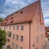 Die Hohe Schule spielt am Frankensteintag und in der Frankenstein-Geschichte ebenfalls eine Rolle.