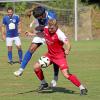 Der SV Wörnitzstein-Berg (in Rot, mit Maximilian Bschor) kann sich in Griesbeckerzell nicht durchsetzen. Am Sonntag empfängt der SVW den TSV Meitingen.