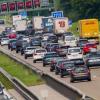 Vor allem auf der Autobahn 8 wird es am Wochenende zäh. Der ADAD erwartet dort besonders viel Verkehr.