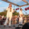 „Roy Bianco und die Abbrunzati Boys“ feiern eine riesige Schlagerparty auf dem Obstwiesenfestival. 