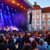 Perfektes Open-Air-Ambiente: Rund 1200 Menschen besuchten das Gossip-Konzert im Innenhof des Wiblinger Klosters.