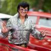 Der Elvis-Fan Lello Marino präsentiert sich auf dem Elvis-Festival in Bad Nauheim.