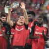 Bayer Leverkusen feiert den Gewinn des Supercups.