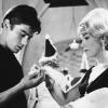 Alain Delon am Set des Films "Der gelbe Rolls-Royce" mit Schauspielerin Shirley MacLaine (Foto - Archiv)