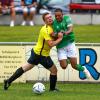 Umkämpftes Gemeindederby: Torschütze Bright Aikhionbare (rechts) und der SV Straß konnten sich im Heimspiel gegen den FC Illdorf (links Julian Meier) nicht durchsetzen.