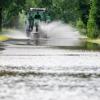 Der Deutsche Wetterdienst warnt in Teilen Bayerns bis Montagnachmittag vor Dauerregen.