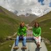 Florian Herdlitschka und Lara Kremin sind mit ihrem Van Anton in Zenrtralasien unterwegs, wie hier in Ushguli, Georgien.