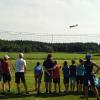 Beim Ferienprogramm durften die Kinder bei Flugvorführungen des Vereins zuschauen. 