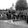 Die Wasserwehr mit Booten und Pontons im Floßhafen am Hochablass.