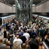 Die U2 Richtung Messe München trug bei Adeles Konzerten die Gesamtlast der Zuschauer. Hier der Ansturm der Fans auf die U-Bahnen an der Station Messestadt Ost.