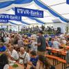 Bei der Oidn Wiesn in Landsberg wird in einem großen Festzelt auf dem Hellmairplatz gefeiert.