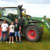 Rainer Mayer (rechts) und Alois Mayr (links, Bayerischer Bauernverband Obmann Bad Wörishofen) sind mit viel Herzblut Landwirte in Bad Wörishofen. Ob die nächste Generation wie Maximilian Mayer (Mitte) den Familienbetrieb übernimmt, steht noch in den Sternen.