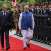 Polens Premierminister Donald Tusk und der indische Premierminister Narendra Modi während einer Begrüßungszeremonie vor der Kanzlei des Premierministers. (Foto Aktuell)