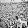 Blick auf die Besucher des legendären Musikfestivals Woodstock, das im August 1969 an vier Tagen rund 400.000 Menschen anzog.