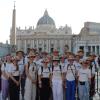 Ministranten der PG Oberes Zusamtal auf dem Petersplatz in Rom.