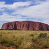 Wahrzeichen, Ort der Magie und Geheimnisse: Der Uluru ist eine der bekanntesten Sehenswürdigkeiten Australiens. 