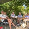 Nachdem sie ihre Bahnen im Wertinger Freibad gezogen haben, trifft sich der schwimmende Stammtisch am Kiosk. Unser Bild zeigt von links: Anna Maria Würmseher, Franz Käsinger, Theresia Braun, Monika Zimmert, Uta Golder und Sieglinde Kratzer.