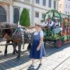 Drei Wochen nach dem Plärrerumzug findet ein großer Umzug der Augsburger Feuerwehr statt.  