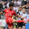 Dennis Chessa (rechts) und der SSV Ulm 1846 Fußball verloren in der 2. Bundesliga auch ihr zweites Heimspiel. Mit 1:2 unterlag der Aufsteiger Fortuna Düsseldorf (links Emmanuel Iyoha).